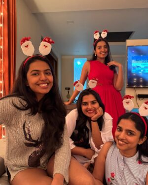 Shivani Rajashekar Instagram - Tis the season to be jolly 💫🥳🧿🧿🧿
Merry Christmas Ya’ll ❤️