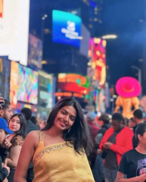 Shivani Rajashekar Instagram - #tbt Diwali at Times Square 🎇