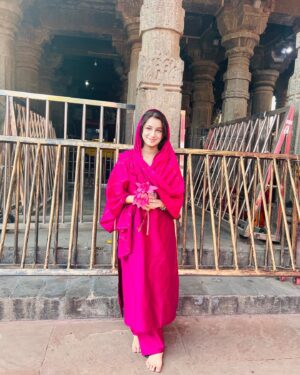 Shivika Rishi Instagram - Saal ka pehla somvaar Mahakal ke Sath🕉️🔱🙏
#allaboutyesterday #blessed🙏 

#monday #instagram #mahakal #2025 #blessed🙏