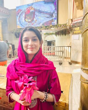 Shivika Rishi Instagram - Saal ka pehla somvaar Mahakal ke Sath🕉️🔱🙏
#allaboutyesterday #blessed🙏 

#monday #instagram #mahakal #2025 #blessed🙏