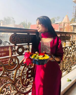 Shivika Rishi Instagram - Saal ka pehla somvaar Mahakal ke Sath🕉️🔱🙏
#allaboutyesterday #blessed🙏 

#monday #instagram #mahakal #2025 #blessed🙏