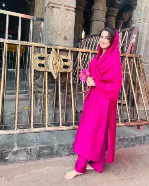 Shivika Rishi Instagram - Saal ka pehla somvaar Mahakal ke Sath🕉️🔱🙏
#allaboutyesterday #blessed🙏 

#monday #instagram #mahakal #2025 #blessed🙏