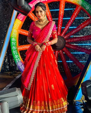 Shobha Shetty Instagram - Shankranthi special event cmng soon on zee Telugu.!!!
Traditional wala love.!
.
.
.
Beautiful outfit @viha.alankar 
Hairstyle @life__makeovers_ 
Makeup @durga_makeuparist 
Jewellery @emmadisilverjewellery 
.
.
.
#shobhashetty#shobhashettyyoutubechannel