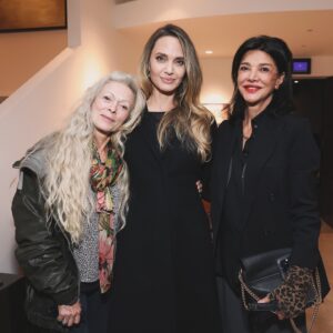 Shohreh Aghdashloo Instagram - Watching Angelina Jolie portray Maria Callas in “Maria” with my dear friend Frances was a remarkable display of artistic dedication. It is truly inspiring to see an actor fully immerse themselves in a role, dedicating months of their life to embody another artist.

When a film stays with you for weeks after you’ve seen it, that reflects the power and the transformative nature of acting.

تماشای آنجلینا جولی در نقش ماریا کالاس در «Maria» به همراه دوست عزیزم فرانسیس، نمایش قابل توجهی از فداکاری هنری بود. واقعاً الهام‌بخش است وقتی که می‌بینیم بازیگری کاملاً در نقشی غوطه‌ور می‌شود و ماه‌ها از زندگی خود را به تصویر کشیدن  هنرمند دیگری اختصاص می‌دهد.

وقتی یک فیلم هفته‌ها پس از دیدن آن با شما می‌ماند، قدرت و ماهیت دگرگون‌کننده بازیگری را منعکس می‌کند.