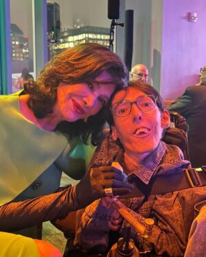 Shohreh Aghdashloo Instagram - I am delighted to introduce you to my new friend, Vahid Rajabloo.

What would you do if you couldn’t get the medical care you needed? 😔

This is the reality Vahid faced, and it led him to make a life-changing decision: to journey to the US. But his story is far from over. He’s not just here for himself; he’s working tirelessly to support his friends who are also facing challenges with disabilities. Imagine having that kind of dedication in the face of your own struggles. I’m honored to share Vahid’s incredible story of courage and selflessness soon. Stay tuned!

خوشحالم که دوست جدیدم وحید رجبلو را به شما معرفی می کنم.

اگر نتوانید مراقبت های پزشکی مورد نیاز خود را دریافت کنید، چه می کنید؟ 😔

این واقعیتی است که وحید با آن روبرو شد و او را به تصمیمی متحول کننده سوق داد: سفر به آمریکا. اما داستان او هنوز به پایان نرسیده است. او فقط برای خودش اینجا نیست. او به طور خستگی ناپذیری برای حمایت از دوستانش که با مشکلات معلولیت روبرو هستند، کار می کند. تصور کنید که در مواجهه با مبارزات خود چنین فداکاری داشته باشید. مفتخرم که به زودی داستان باورنکردنی شجاعت و از خودگذشتگی وحید را به اشتراک بگذارم. در جریان باشید!