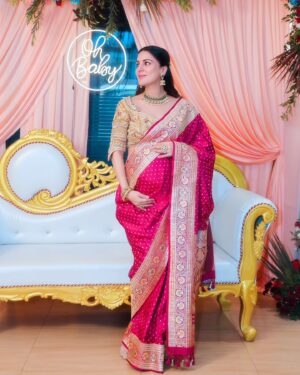Shraddha Arya Instagram - तेरे नाम से जुड़े है सारे नाते ❤️🧿

#GodhBharai 

Saree: @jarierabanaras PR: @sonyashaikh 
Blouse: @byladypink 
Jewelry: @khuranajewelleryhouse @nehaadhvikmahajan 
Kurta: @neerusindia @nehaadhvikmahajan 
Photography : @theglamweddingofficial
