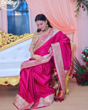 Shraddha Arya Instagram - तेरे नाम से जुड़े है सारे नाते ❤️🧿

#GodhBharai 

Saree: @jarierabanaras PR: @sonyashaikh 
Blouse: @byladypink 
Jewelry: @khuranajewelleryhouse @nehaadhvikmahajan 
Kurta: @neerusindia @nehaadhvikmahajan 
Photography : @theglamweddingofficial