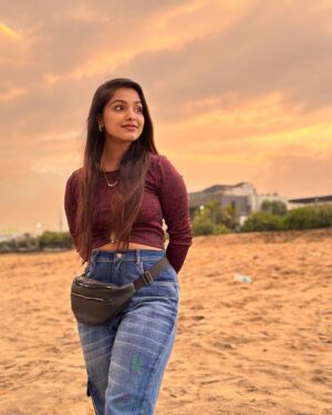 Shravnitha Srikanth Instagram - Just a girl yearning to see the world beyond💜

#selfcare #selflove #love #potraitphotography #beach #beachvibes #wind #windonmyface #sunset #selfportrait #selfmade #selfreminder