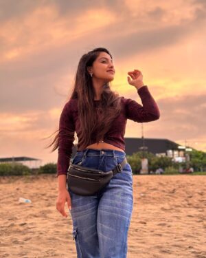 Shravnitha Srikanth Instagram - Just a girl yearning to see the world beyond💜

#selfcare #selflove #love #potraitphotography #beach #beachvibes #wind #windonmyface #sunset #selfportrait #selfmade #selfreminder