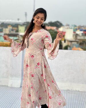 Shravnitha Srikanth Instagram - Beautiful kurthis from @taashitrendz 
Pc @jahnu_2204 

#outfit #collab #paid #paidcollaboration #collaboration #post #selfcare #selflove #love #picture #pictureoftheday #picoftheday #nature #photography #potraitphotography