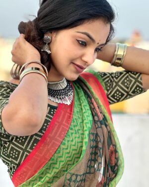 Shravnitha Srikanth Instagram - My love for saree just never ends!!!!

Pc @jahnu_2204 

#saree #sareelove #casual #explore