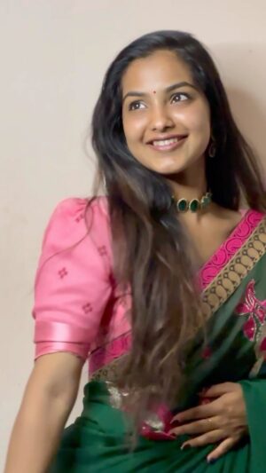 Shravnitha Srikanth Instagram - My first ever transition💜💜💜

#réel #reelsinstagram #transition #song #india #indiareels #saree #sareelove