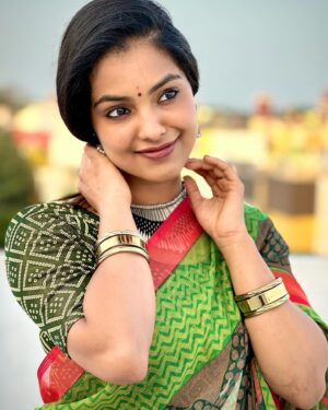 Shravnitha Srikanth Instagram - My love for saree just never ends!!!!

Pc @jahnu_2204 

#saree #sareelove #casual #explore