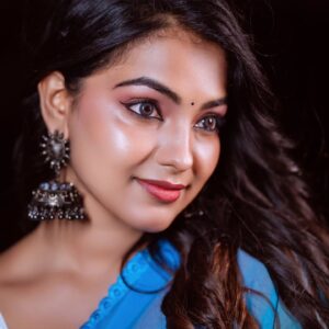 Shravnitha Srikanth Instagram - Life is what it is. Make the most of it. 

Mua @jeru_bridal_studioo 
Saree @_ruby_collections 
Blouse @sesha_bridalwear 
Photography @xposurestudio.in
Hair @brushed_with_dharshu