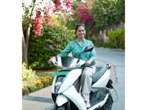 Shreyaa Kapoor Instagram - Just 7 days to finally see new product launches by Ather! 🛵

I will also share my fun experiences at their community event filled with other auto enthusiasts. 🫶🏼

It is one of the Indian startups whose growth I am genuinely rooting for so can’t wait to see what’s in store! 🫶🏼

Set reminder from the link in Ather’s bio and Tune in live on 6th April. See you there.🌱
.
.
#AtherCommunityDay #AtherRizta #FamilyScooter #FirstLook #AtherHalo #Atherstack