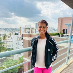 Shreyanka Patil Instagram - Proper Bengaluru weather makes a proper Bengaluru girl very happy ! 😊