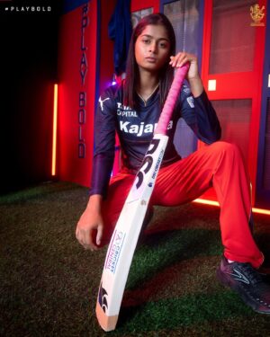 Shreyanka Patil Instagram - Photo dump from week 1 of WPL 2. Ok ok, just wanted an excuse to post that first pic! 🤪 So pumped to play at the Chinnaswamy!!! #rcb