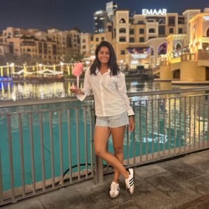 Shreyanka Patil Instagram - Spent the off day being touristy! My Tata is obviously more interested in the ice cream than posing for the pic. Right choice I must say 🤪 #dubai #familyday