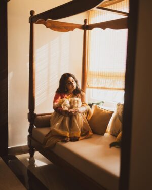 Shruti Ramachandran Instagram - Hi Onasadhya, 

Wru?

Regards,
Me

📸@premsampaul 
@keepitstylish_by_ammu @styledbyammu 
@muabygeethumanu 
@thousandthreads.india