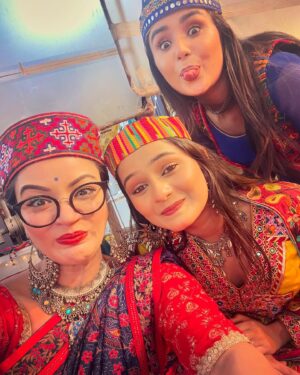 Shruti Rawat Instagram - I Clearly Love Working With these two Cuties 😄 @sharonvarmaa @salonisandhu95