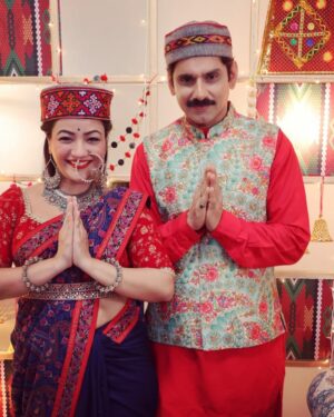 Shruti Rawat Instagram - Manu n Meenu 👩‍❤️‍💋‍👨 #yehrishtakyakehlatahai #yrkkh