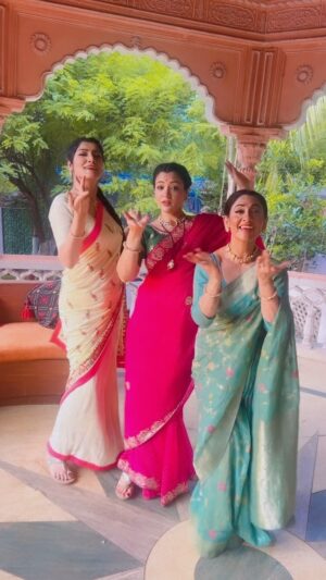 Shruti Rawat Instagram - Sahelis Vibin 😎💖