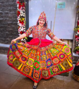 Shruti Rawat Instagram - Happy Navratri 💛🙏🏻