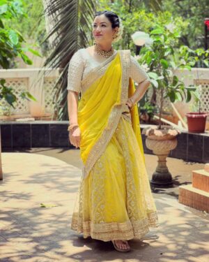 Shruti Rawat Instagram - ⭐️💛