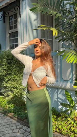 Shubhna Agarwal Instagram - 5 points to the ones who can guess all songs playing on the 📺 

Comment 🔗 for outfit links! 

Outfit details: 
Skirt @savana 
Bikini top @hm 
Shirt @hersheinbox 
Sandals @westsidestores