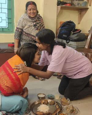 Shweta Bhattacharya Instagram - Aaiburobhat🥰ekjon ochena manus sudhu matro amar kaaj valobese,amake mon theke bon mene sob kichu ayojon kore shooting floore ese amake khaiye gechen 😍😍thank you didi🙏🙏apni khub khub valo thakun r ae vabei asirwad korun
#blessed 
#happyme 
#thankyougodforeverything 
#instagram 
#instagood