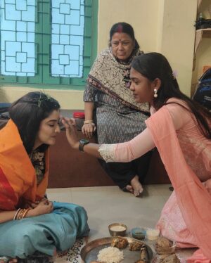 Shweta Bhattacharya Instagram - Aaiburobhat🥰ekjon ochena manus sudhu matro amar kaaj valobese,amake mon theke bon mene sob kichu ayojon kore shooting floore ese amake khaiye gechen 😍😍thank you didi🙏🙏apni khub khub valo thakun r ae vabei asirwad korun
#blessed 
#happyme 
#thankyougodforeverything 
#instagram 
#instagood