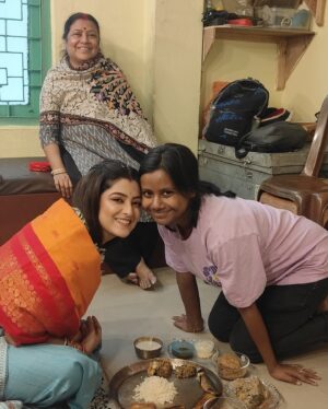 Shweta Bhattacharya Instagram - Aaiburobhat🥰ekjon ochena manus sudhu matro amar kaaj valobese,amake mon theke bon mene sob kichu ayojon kore shooting floore ese amake khaiye gechen 😍😍thank you didi🙏🙏apni khub khub valo thakun r ae vabei asirwad korun
#blessed 
#happyme 
#thankyougodforeverything 
#instagram 
#instagood