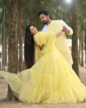 Shweta Bhattacharya Instagram - ❤️❤️
Photography @arindumbhattacharjee 
Makeup @withlovesuranjan 
Styled by @rudra_saha_official 
Wardrobe @biki_couture