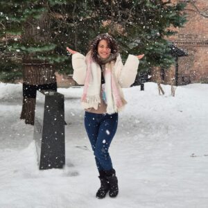 Shweta Gulati Instagram - Snow makes me a happy puppy. 😍😀
So grateful for today. 
 
#gratefulbeyondwords #blessed #happyandwhole #gratefuforwhatsahead 🧿❤️