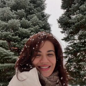 Shweta Gulati Instagram - Snow makes me a happy puppy. 😍😀
So grateful for today. 
 
#gratefulbeyondwords #blessed #happyandwhole #gratefuforwhatsahead 🧿❤️