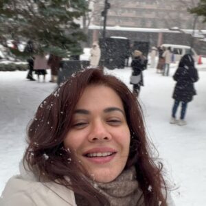 Shweta Gulati Instagram - Snow makes me a happy puppy. 😍😀
So grateful for today. 
 
#gratefulbeyondwords #blessed #happyandwhole #gratefuforwhatsahead 🧿❤️