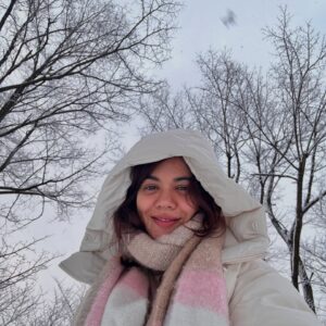 Shweta Gulati Instagram - Snow makes me a happy puppy. 😍😀
So grateful for today. 
 
#gratefulbeyondwords #blessed #happyandwhole #gratefuforwhatsahead 🧿❤️