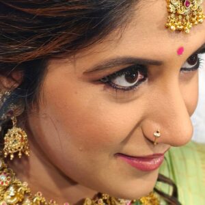 Shweta Mohan Instagram - All decked up for Theme round in #zeesaregamapalilchamps ... Must say, enjoyed getting dressed as a princess 🥰

Shot by - @storiesbysidhu
Costume - @prabuselvaraj_ , @shalafashions
Makeup - Annie @peethumull
Hair - @venki_hairstylist