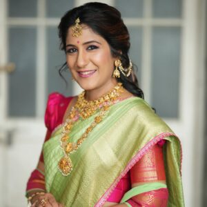Shweta Mohan Instagram - All decked up for Theme round in #zeesaregamapalilchamps ... Must say, enjoyed getting dressed as a princess 🥰

Shot by - @storiesbysidhu
Costume - @prabuselvaraj_ , @shalafashions
Makeup - Annie @peethumull
Hair - @venki_hairstylist