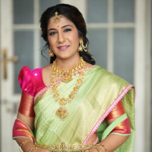 Shweta Mohan Instagram - All decked up for Theme round in #zeesaregamapalilchamps ... Must say, enjoyed getting dressed as a princess 🥰

Shot by - @storiesbysidhu
Costume - @prabuselvaraj_ , @shalafashions
Makeup - Annie @peethumull
Hair - @venki_hairstylist