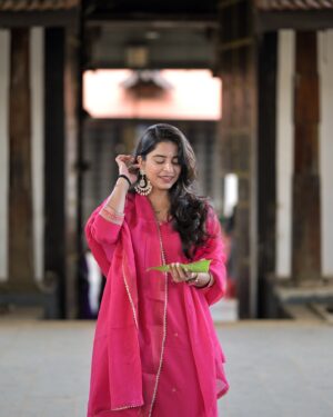 Siddhi Mahajankatti Instagram - Happy 2025 Fammm ❤️🧿

PS : Praying for positivity and prosperity 🧿❤️🙏

Thank you @juzzmyeye for capturing these beautiful moments 🧡

[New Year, NYE, 2025, Temple, Photography, Viral]

#nye #2025 #photooftheday #photography #traditional