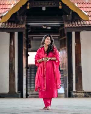 Siddhi Mahajankatti Instagram - Happy 2025 Fammm ❤️🧿

PS : Praying for positivity and prosperity 🧿❤️🙏

Thank you @juzzmyeye for capturing these beautiful moments 🧡

[New Year, NYE, 2025, Temple, Photography, Viral]

#nye #2025 #photooftheday #photography #traditional