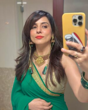 Simple Kaul Instagram - In my most kashmiri avatar …. Cousin’s wedding excitement!!
& Vibha saraf’s music @sarafvibh
#kashmiri #atoru #kashmiriwedding
