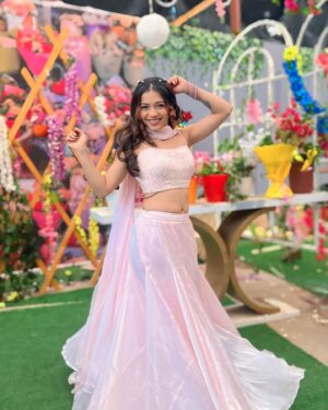 Simran Budharup Instagram - Dreaming Of Love And Flowers 🌹🌸

#Lehenga #flower #cute #pink #favourite #happy happyvibes #trending #indianoutfit #follow #explore