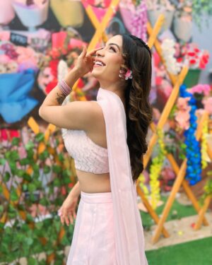 Simran Budharup Instagram - Dreaming Of Love And Flowers 🌹🌸

#Lehenga #flower #cute #pink #favourite #happy happyvibes #trending #indianoutfit #follow #explore