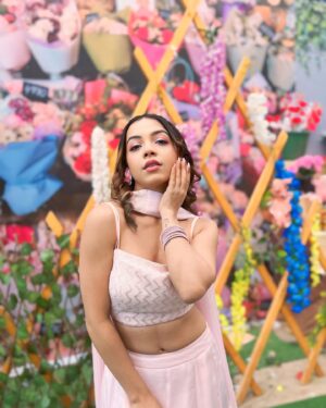 Simran Budharup Instagram - Dreaming Of Love And Flowers 🌹🌸

#Lehenga #flower #cute #pink #favourite #happy happyvibes #trending #indianoutfit #follow #explore