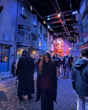 Simran Choudhary Instagram - I solemnly swear my heart belongs at Hogwarts 🪄🤍
.
.
.
#homecoming #mischiefmanaged #PotterHead #hogwarts #wizard #gryffindor #wizardingworld #notamuggle #harrypotter