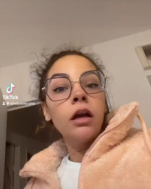 Sindy Michelle Claudia Auvity Instagram - Mini dump fun dump 🫶🏽
Comment ça va mes puces ? On tiens le coup en novembre ? 🤍