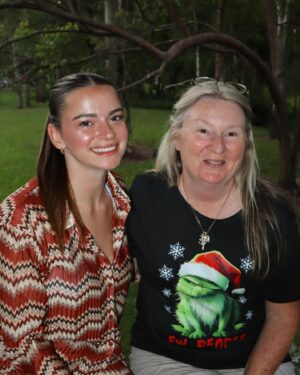 Skye Nicolson Instagram - Merry Christmas to you & yours, from me & mine 🇦🇺❤️💚🎄