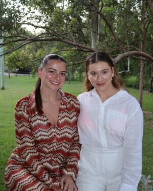 Skye Nicolson Instagram - Merry Christmas to you & yours, from me & mine 🇦🇺❤️💚🎄